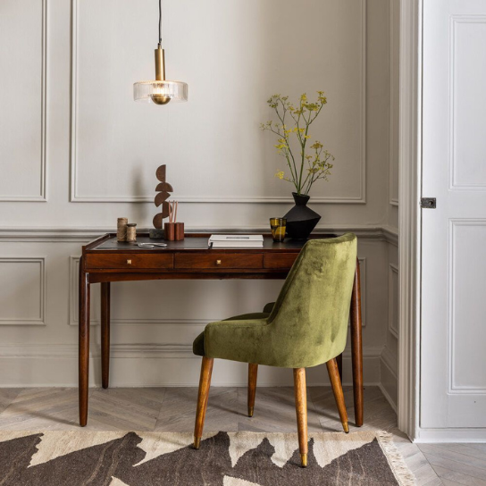 Table & Chairs